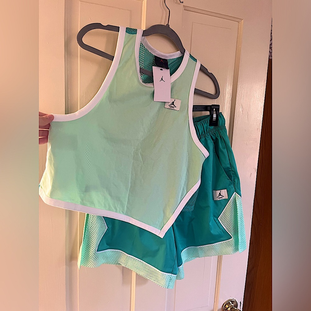 Jordan Essentials Diamond Women’s Short & Tank Set